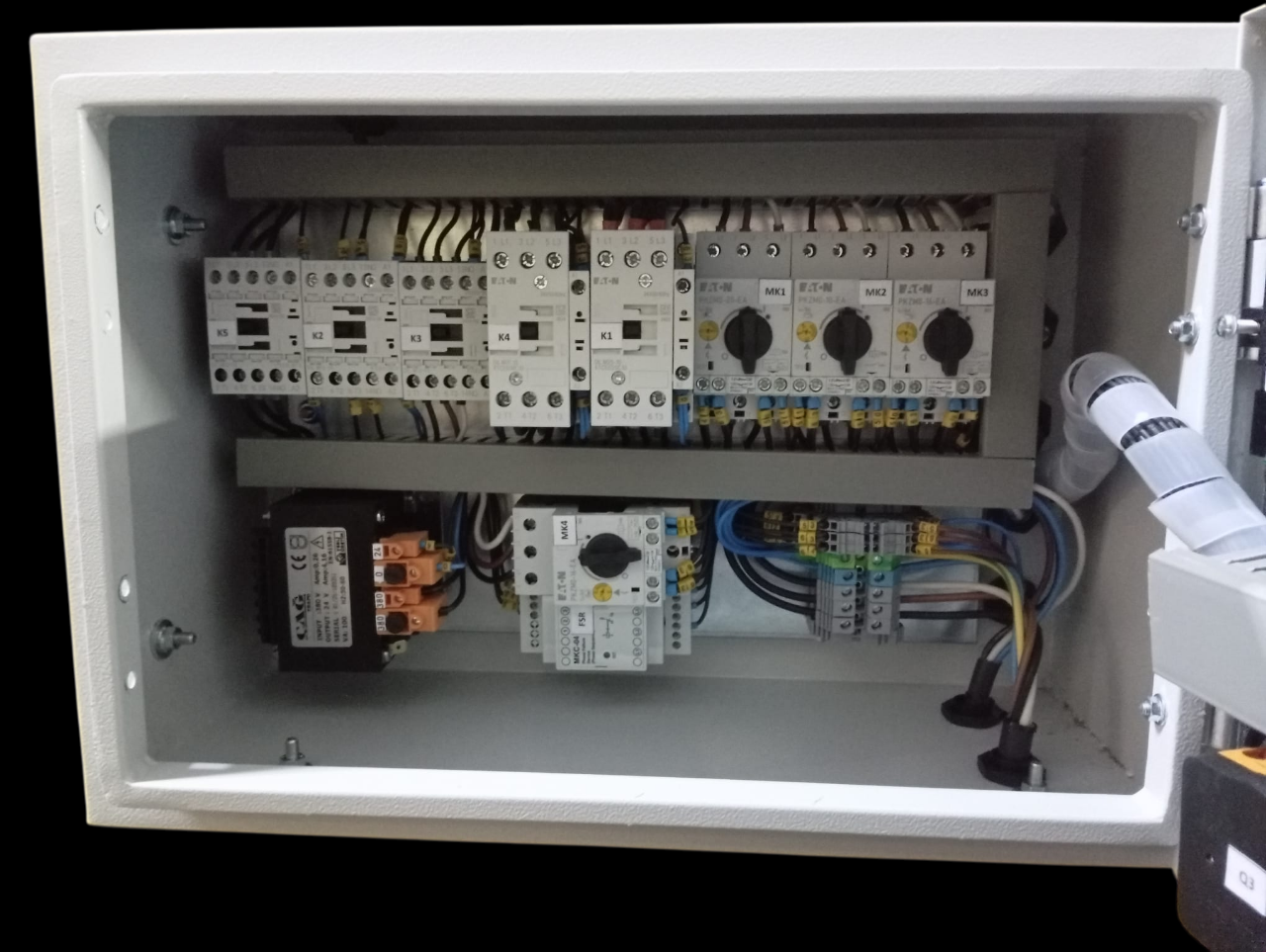 OTOMATİK YIKAMALI Quatro Profesyonel Kara Sıva Makinesi | 400V 70L/dk Yüksek Kapasite