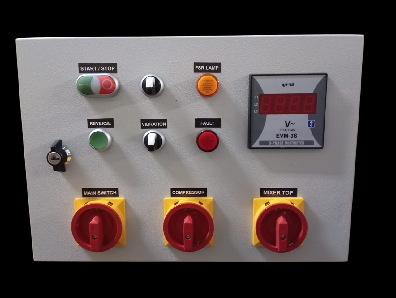 OTOMATİK YIKAMALI Quatro Profesyonel Kara Sıva Makinesi | 400V 70L/dk Yüksek Kapasite